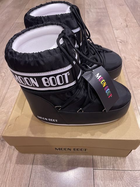 Мунбути Moon Boot чорні з білими написами — zdjęcie 4