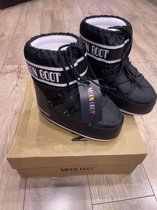 Мунбути Moon Boot чорні з білими написами