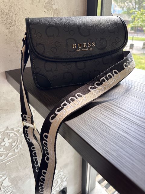 Сумочка Guess жіноча — zdjęcie 4