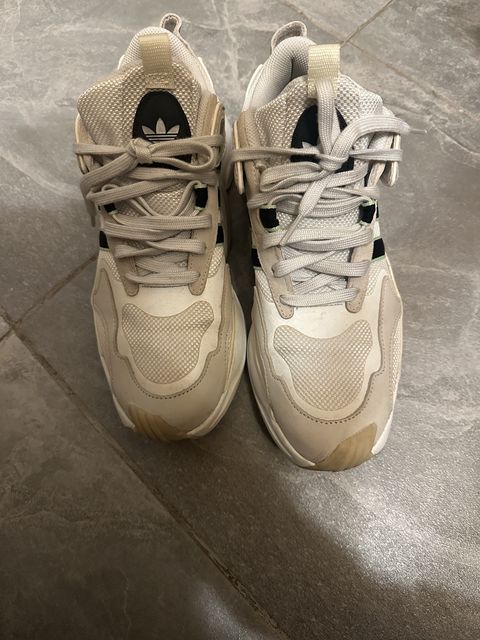 Adidas кросівки