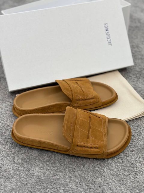 Нові карамельні шкіряні шльопанці Jacquemus