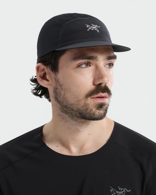 Кепка Arc’teryx Norvan Mesh 5 Panel Cap Black & Arctic Silk Арти