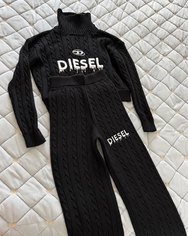 Чорний в'язаний костюм Diesel