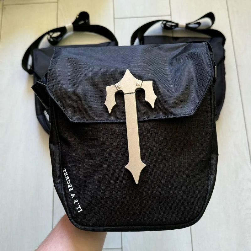 Сумка через плече Trapstar Cobra чорна.