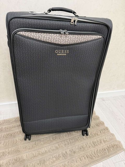 Велика валіза Guess оригинал Розміри: 82/54/28