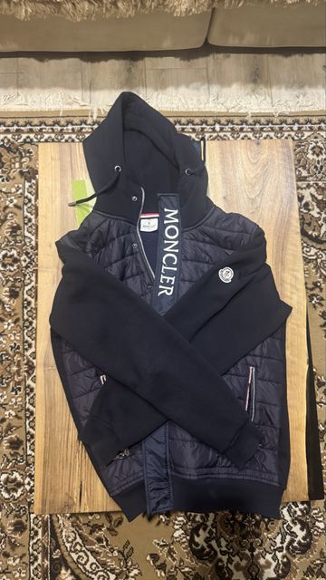 Кофта на застежки от Moncler