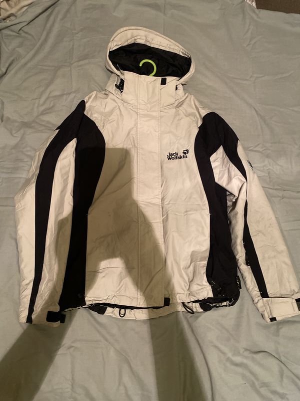 Ветровка Jack Wolfskin состояние отличное без дефектов