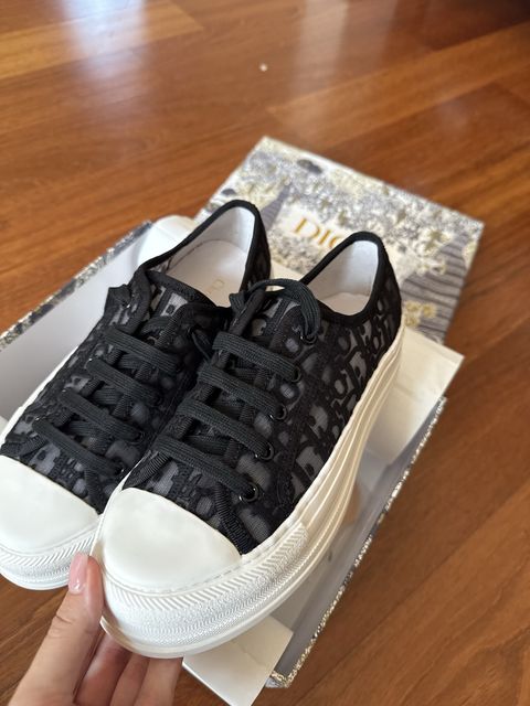 Нові кеди Dior .