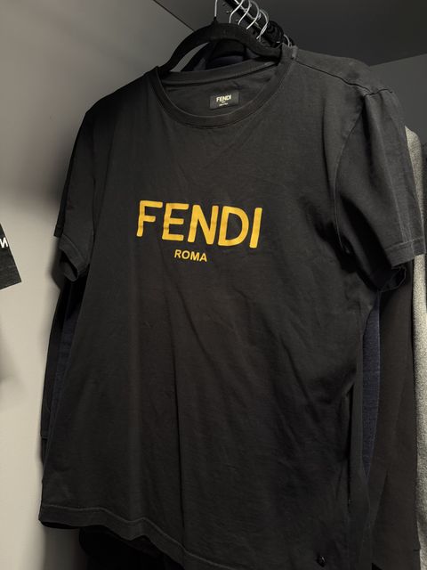 Черная футболка Fendi