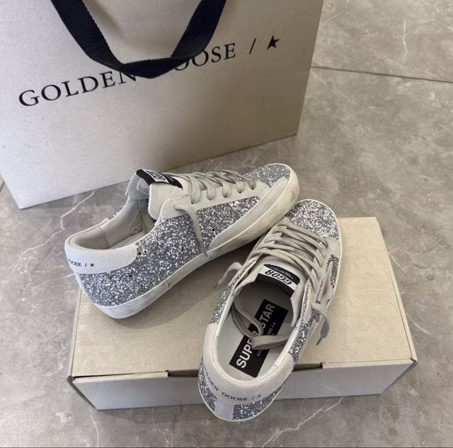 жіночі кеди Golden Goose Super-Star у ефектному виконанні Silver