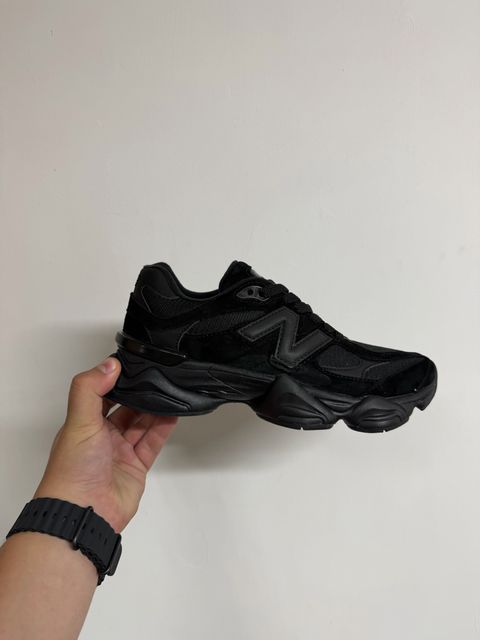 Кросівки New Balance 9060 Triple Black V (40)