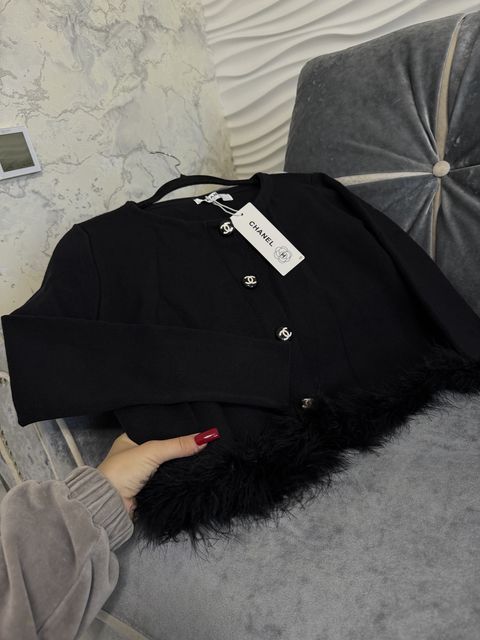 Черный кардиган с перьями мехом Chanel кофта