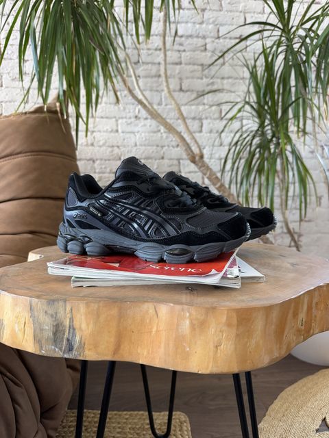 Продаються кросівки: Asics Gel-NYC Black Gore-Tex.