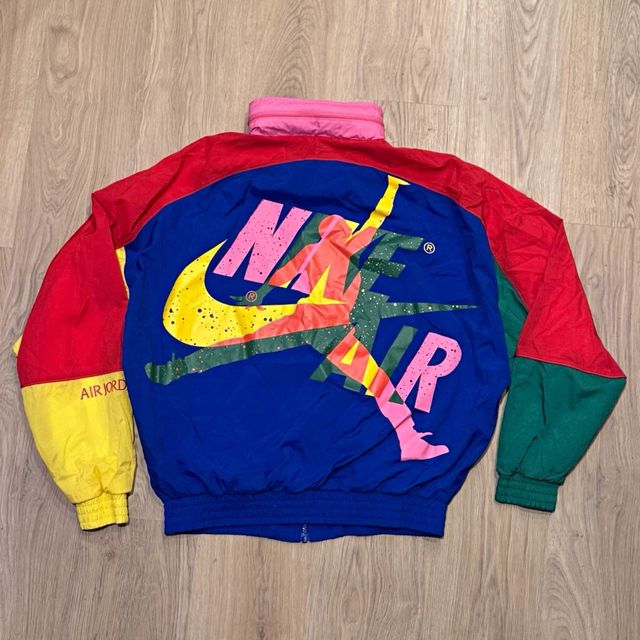 Продам ветровку Nike Air Jordan, размер L
