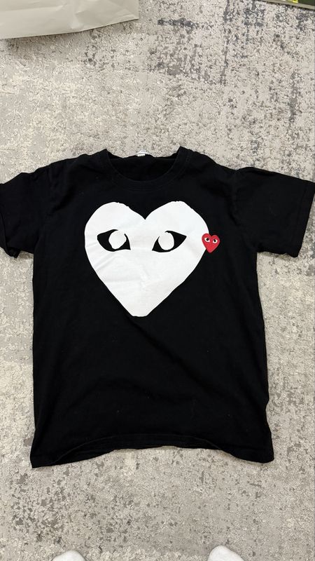 Футболка comme des garcons