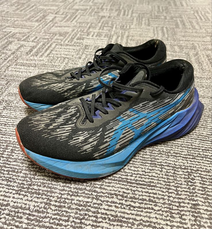 Кроссовки Asics Novablast 3