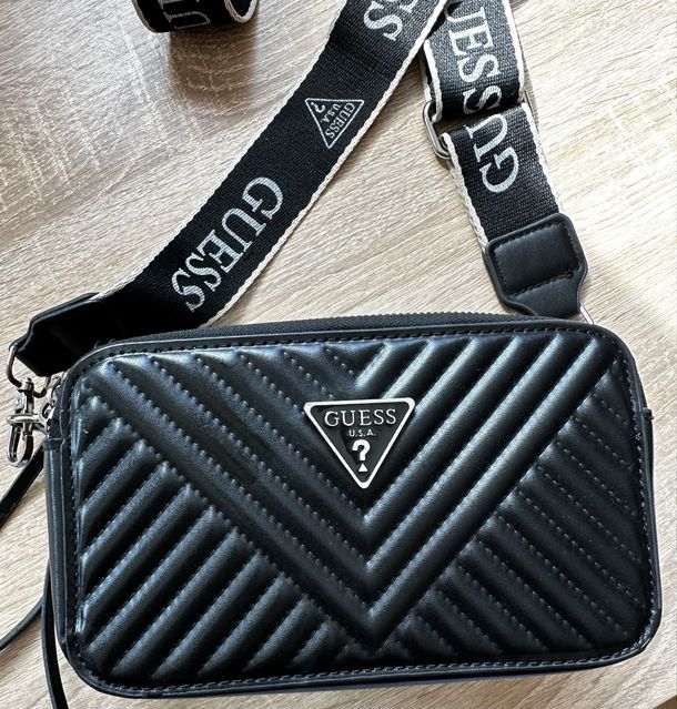 Сумка Guess в ідеальному стані