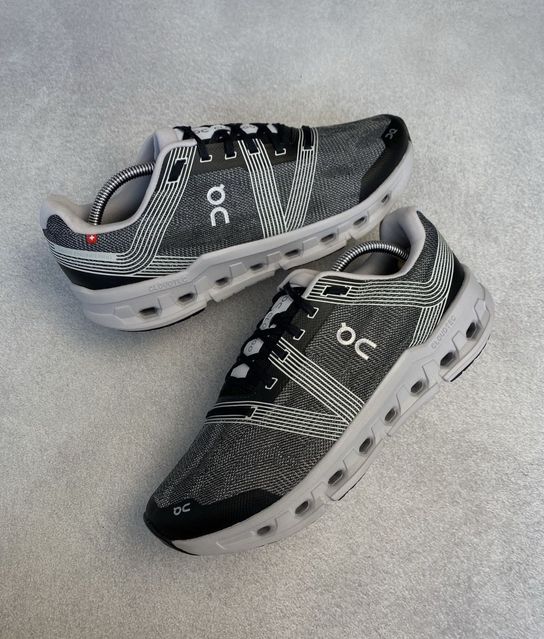 Кросівки on cloud running 44