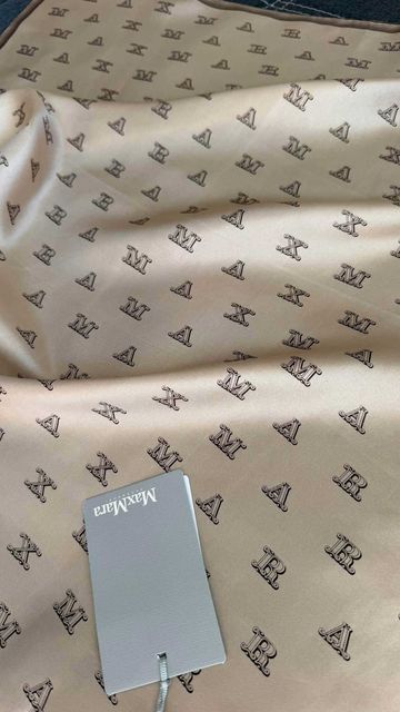 Большой платок Max Mara 100% шелк, 70см х 70см