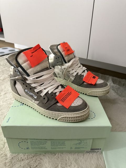 Продам кроссовки Off-White Off-Court 3.0