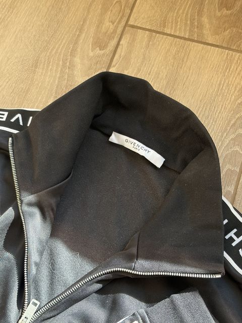 Костюм Givenchy — zdjęcie 3