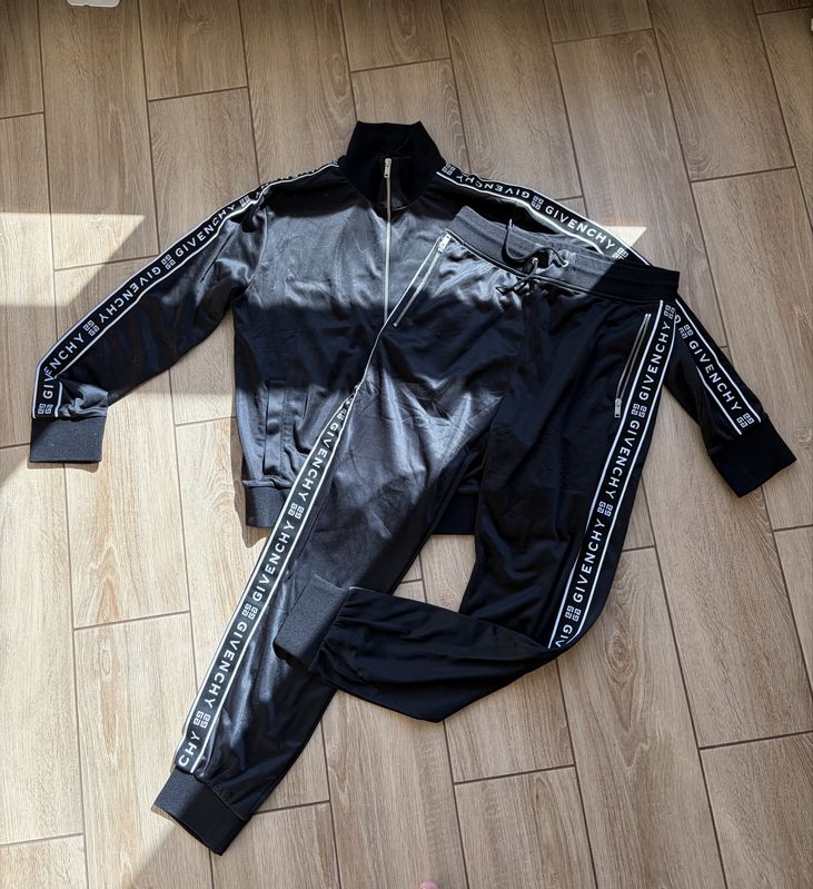 Костюм Givenchy