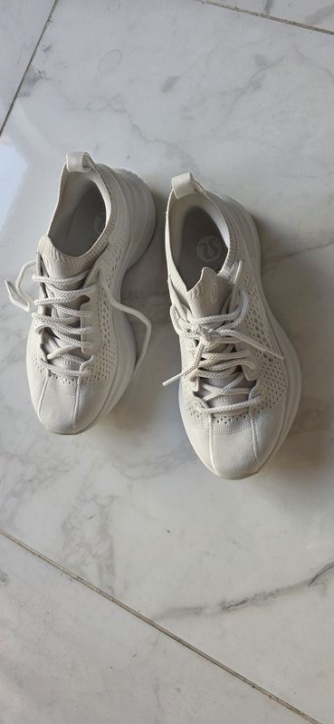 Продам кроссовки Lululemon, 24 см