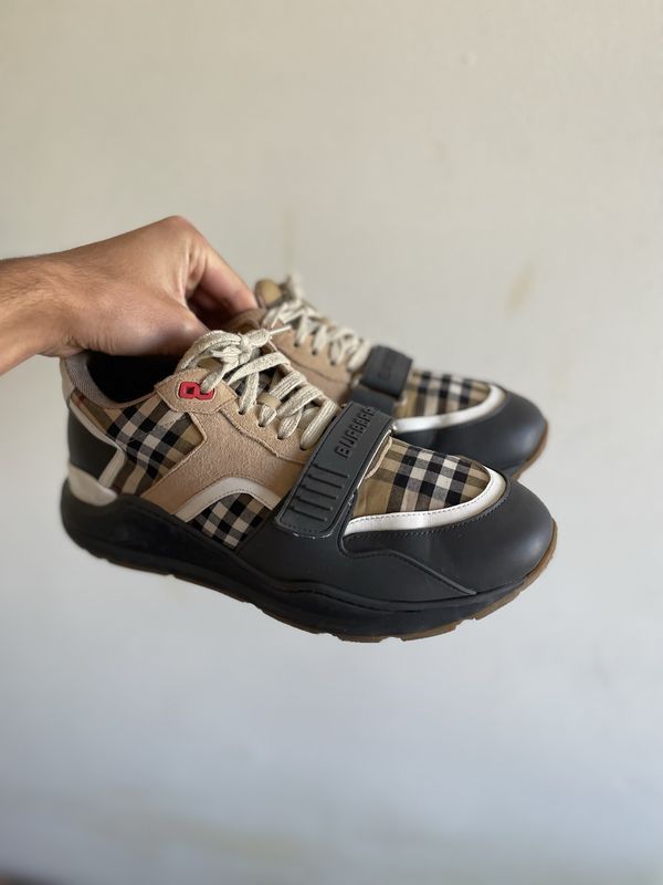 кросівки burberry
