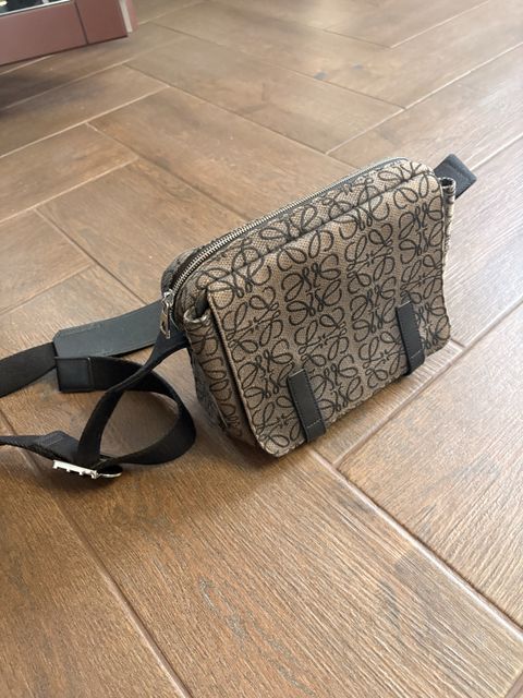 Чоловіча сумка Loewe