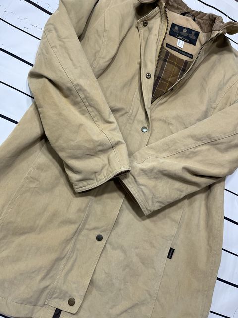 Пальто-тренч Barbour з підкладкою в клітинку — zdjęcie 4