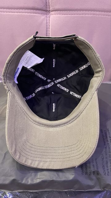 Кепка Vetements x Reebok — zdjęcie 4