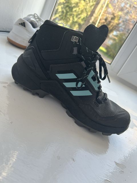 кросівки adidas