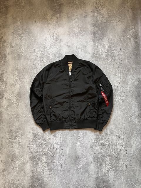 Чорний Бомбер від Alpha Industries