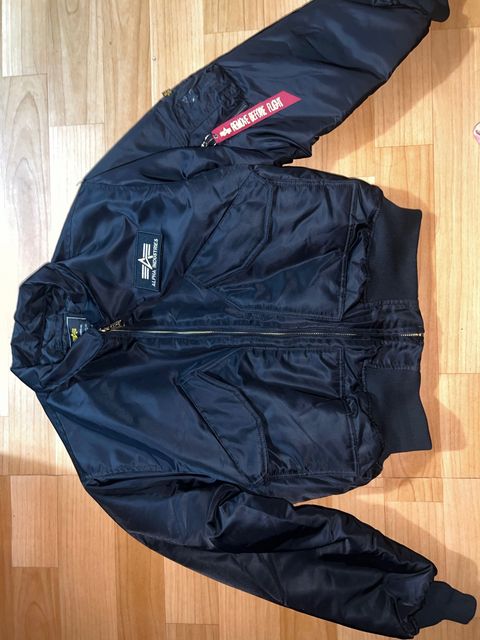 Продам бомбер Alpha Industries CWU 45 ххл новая.