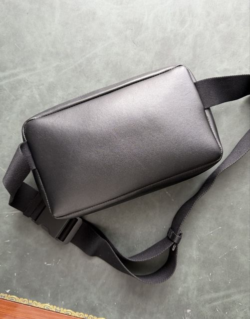 Bottega Veneta Intrecciato Leather Belt Bag Black — zdjęcie 4
