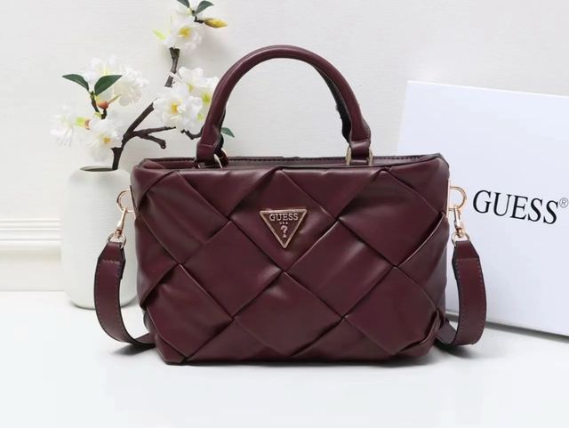 Продам сумку Guess
