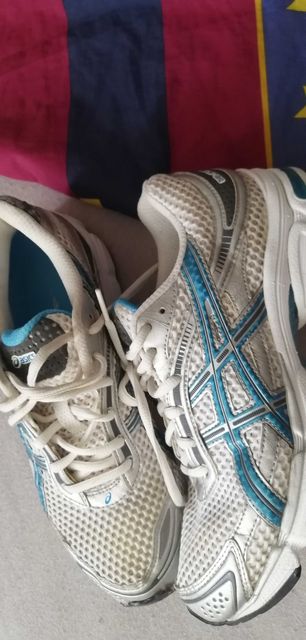 Женские кроссовки asics