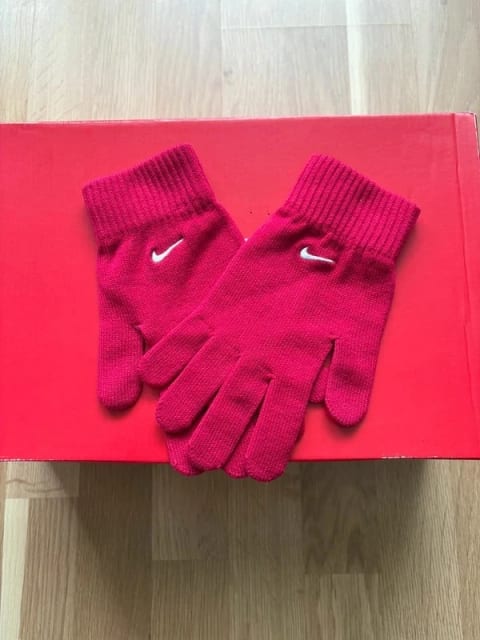 Nike glowes