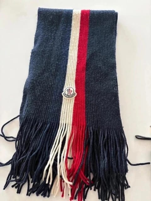 Moncler halstørklæde sælges
