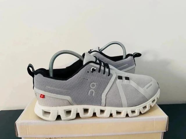 On Running * Cloud *5 Waterproof *obuwie * sportowe * damskie * szare *38 rozmiar