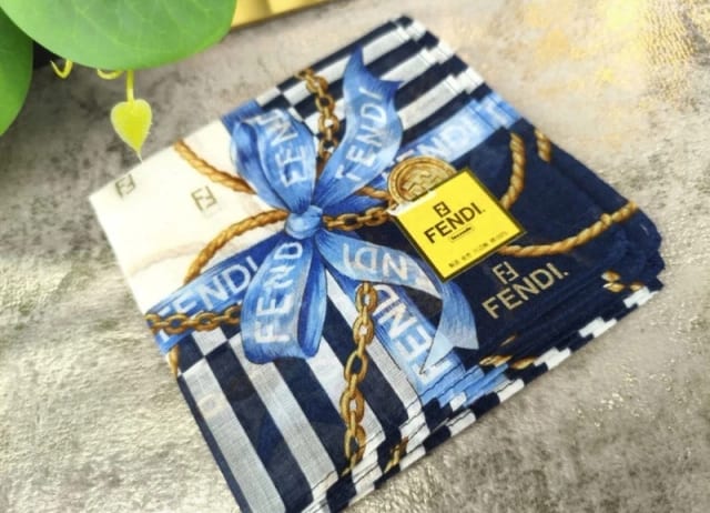 Fendi kendő vintage