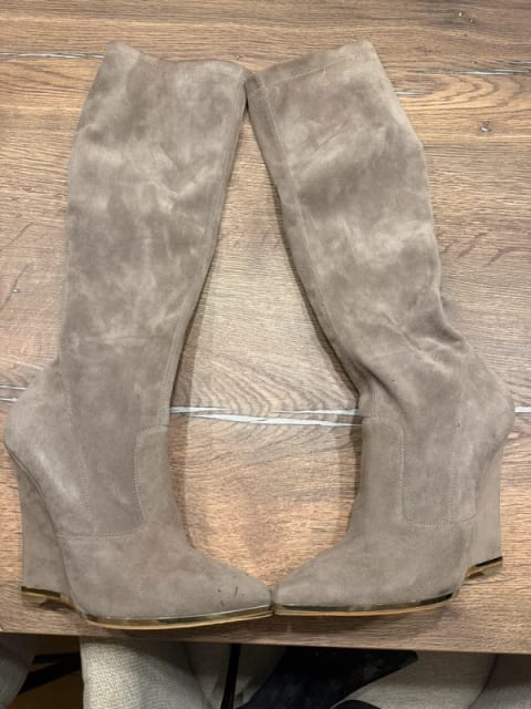Le sila suede boots