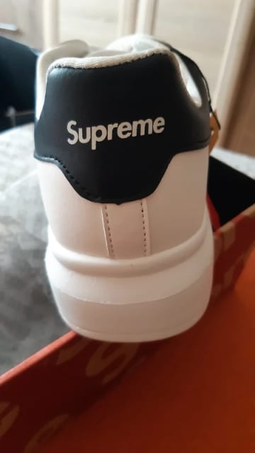 Supreme cipő