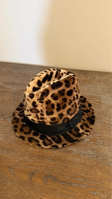 Dolce & Gabbana skrybėlė