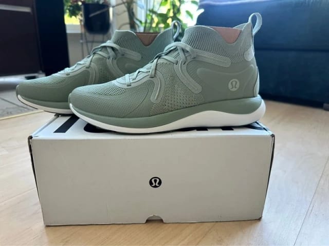 Lululemon sport shoes