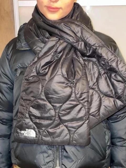 The North Face Black Quilted Puffer Scarf – New / Never Worn