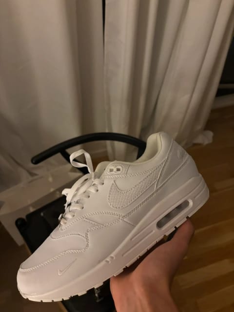 Air max 1 supreme “triple white”