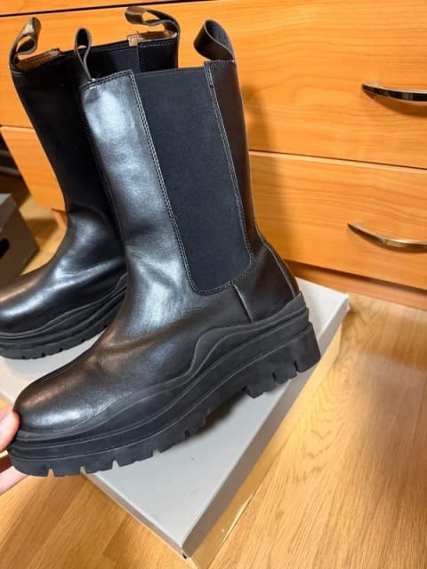 Bottega Veneta Black Chunky Chelsea Boots – Platform Ankle Boots