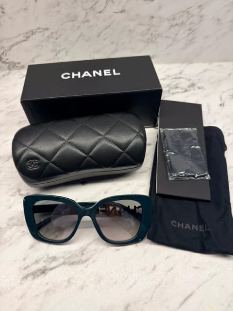 Chanel sunglasses 5422-B