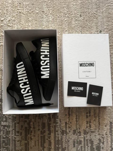 Sneakersy Moschino